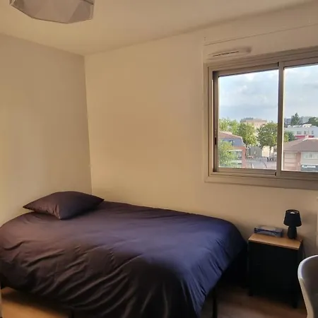 Appartement Avec Salle D'eau Privative Dans Partagé *