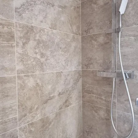 Avec Salle D'eau Privative Dans Partage تولوز