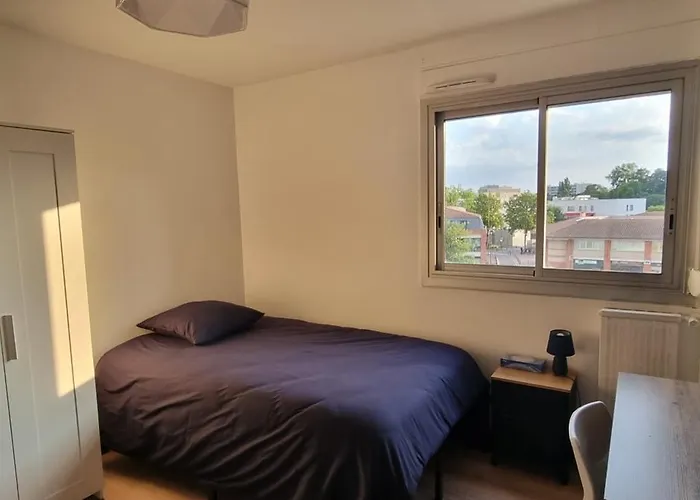 Apartment Avec Salle D'eau Privative Dans Partage *