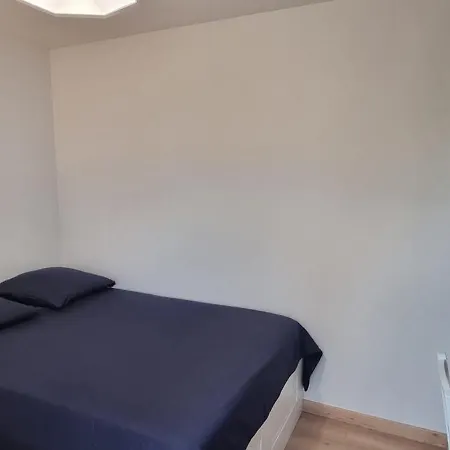 Avec Salle D'eau Privative Dans Partage 아파트