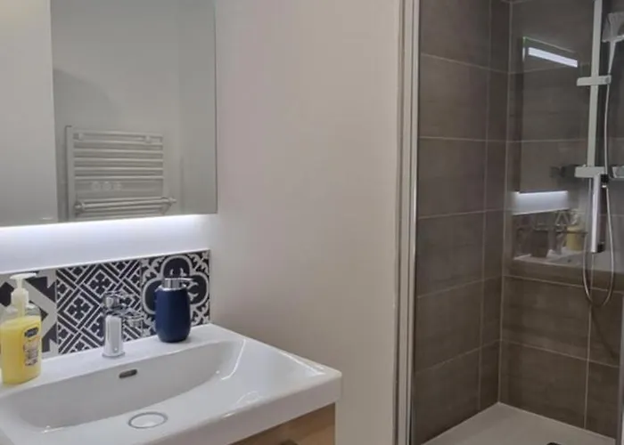 아파트 Avec Salle D'eau Privative Dans Partage *